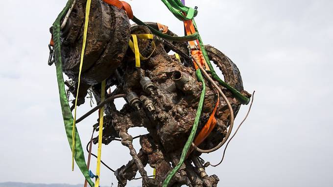 Seltener Schiffsmotor vom Grund des Vierwaldstättersees geborgen