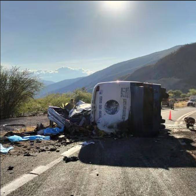 Bus stürzt in Mexiko von Brücke: Zwölf Tote und 58 Verletzte