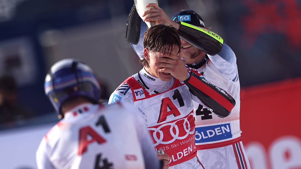 Die Norweger um Alexander Steen Olsen (Mitte) lassen in Sölden die Korken knallen