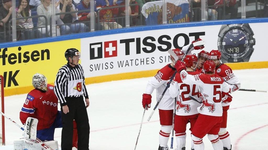 Dänen bejubeln ihren 3:0-Auftaktsieg über Norwegen