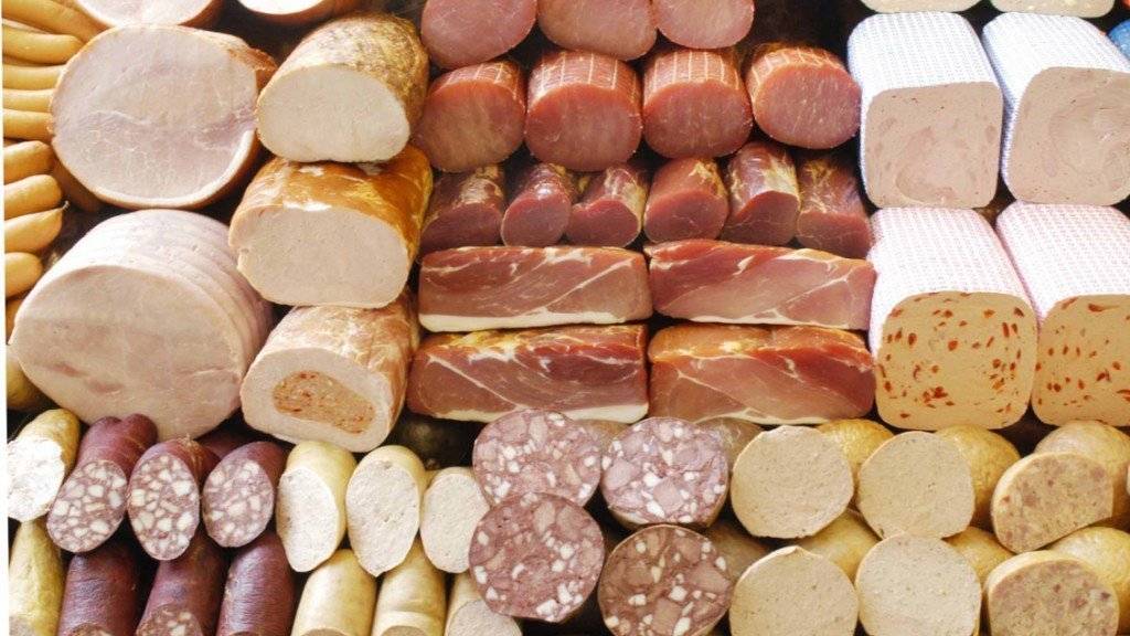 In Deutschland wurde im vergangenen Jahr mehr Schweinefleisch und weniger Geflügelfleisch hergestellt. (Symbolbild)