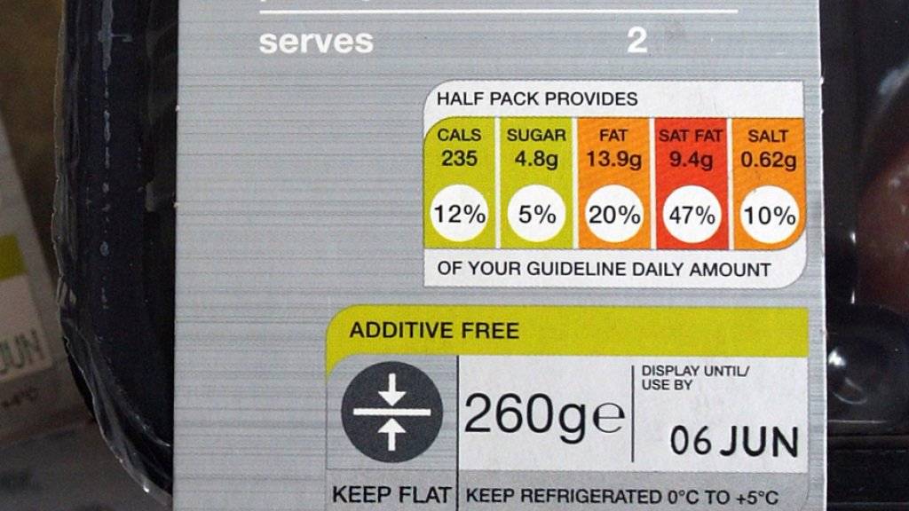 Konsumenten finden auf britischen Lebensmitteln eine Ampelkennzeichnung für die enthaltenen Anteile von Zucker, Salz, Fettsäuren, Fetten und Kalorien. (Archivbild)