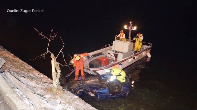 Auto landet im Zugersee