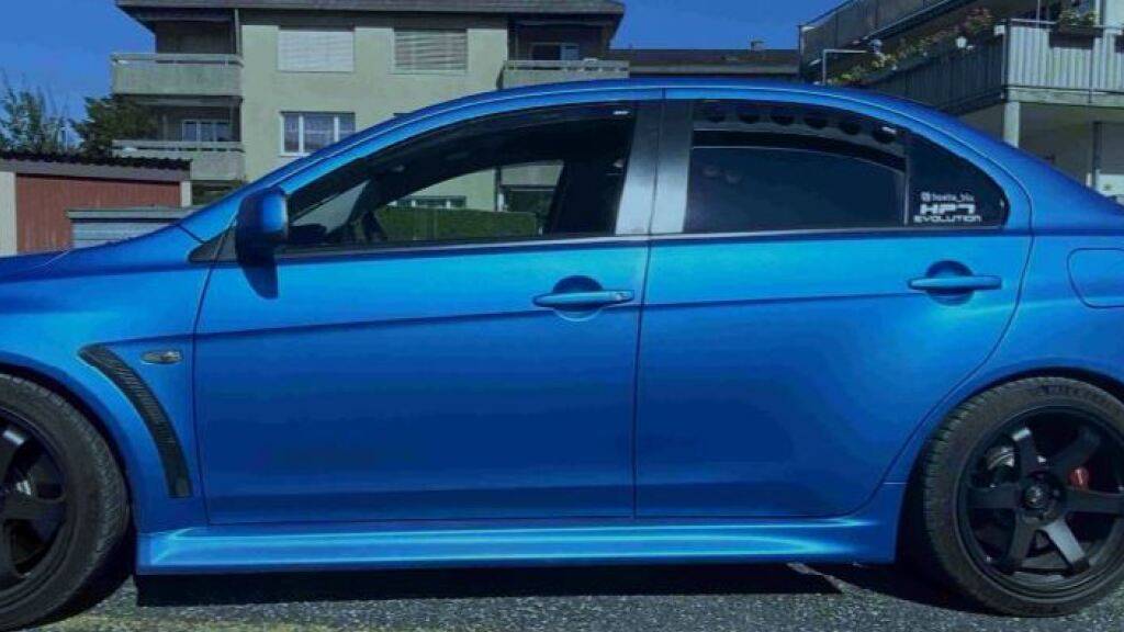 Dieses gestohlene Auto fuhr der Polizei auf der A1 davon und wurde danach auf einem Parkplatz gefunden.
