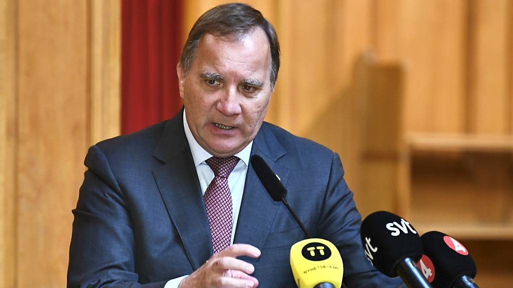 Stefan Löfven, kommissarischer Ministerpräsident von Schweden, spricht bei einer Pressekonferenz. Wer folgt ihm nach?