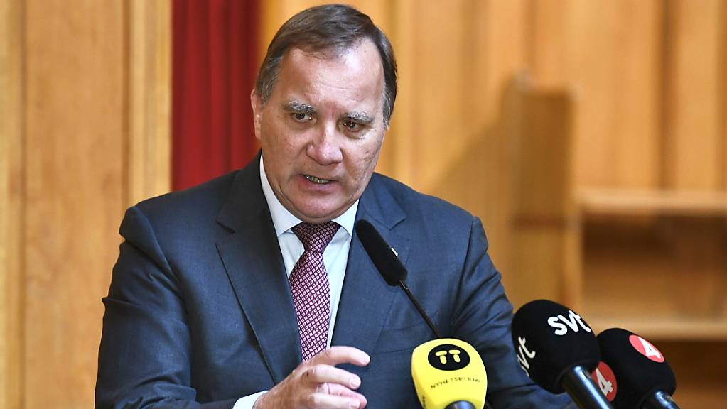Stefan Löfven, kommissarischer Ministerpräsident von Schweden, spricht bei einer Pressekonferenz. Wer folgt ihm nach?