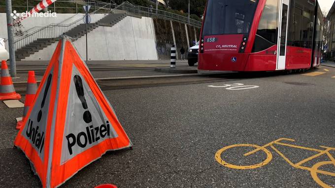 Tram erfasst Velofahrer in Bern