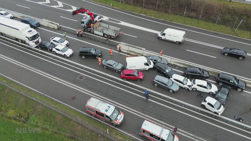 Massenkarambolage mit über 20 Fahrzeugen