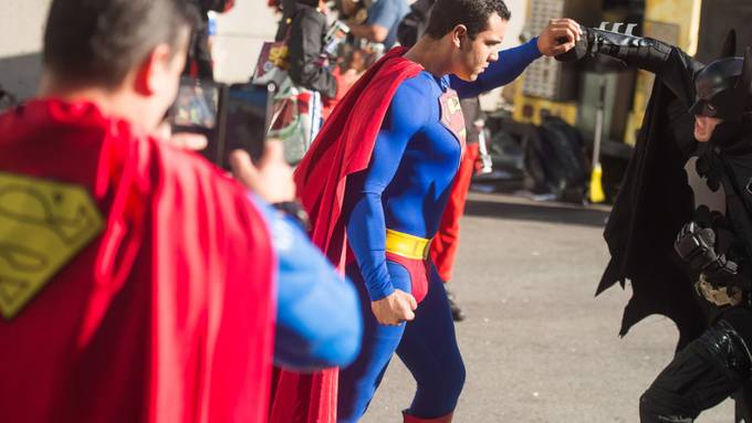 «Superman»-Umhang für 200'000 Franken versteigert