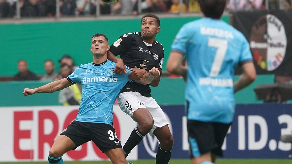 Granit Xhaka bei seinem ersten Ernstkampf im Trikot von Bayer Leverkusen