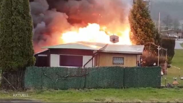 Drei Wohnwagen brannten komplett aus