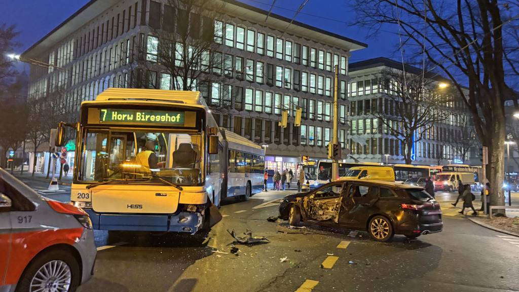 Bus und Auto kollidieren im Stadtluzerner Morgenverkehr