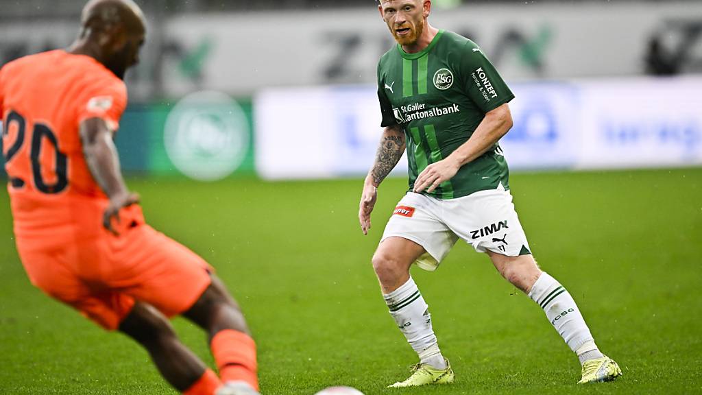 St. Gallens Richard van der Venne (im grünen Trikot) kann die nächsten Monate nicht auf dem Platz im Einsatz stehen