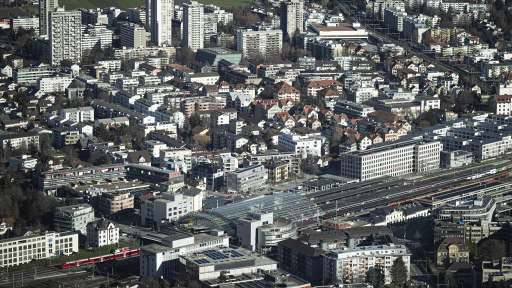 Die Stadt Chur muss in den nächsten Jahren auf gewisse Investitonen verzichten - dazu gehört etwa die Erneuerung des Eisstadions.
