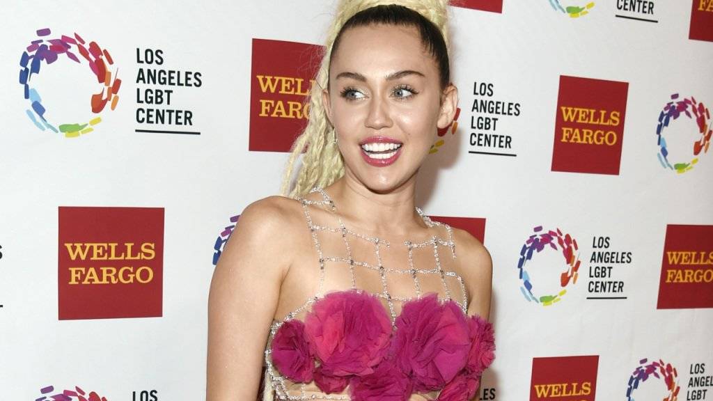 Miley Cyrus fühlt sich wie ein Neutrum - das Geschlecht eines Gegenübers spiele für sie keine Rolle, sagt die 23-Jährige.