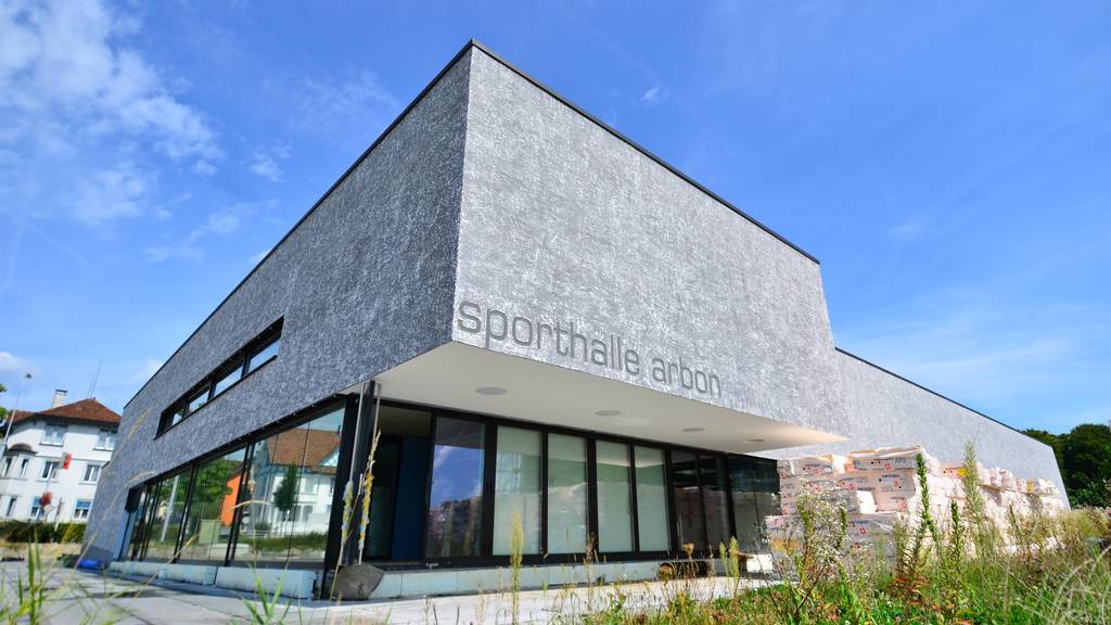 Die Sporthalle in Arbon sollte seit Ende 2012 fertiggestellt sein.