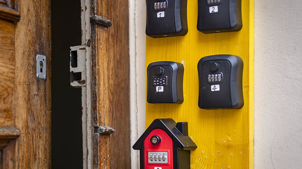 Die Linken wollen in der Stadt Zürich kommerzielle Airbnb-Wohnungen einschränken. Sie lancierten eine Initiative. (Archivbild)