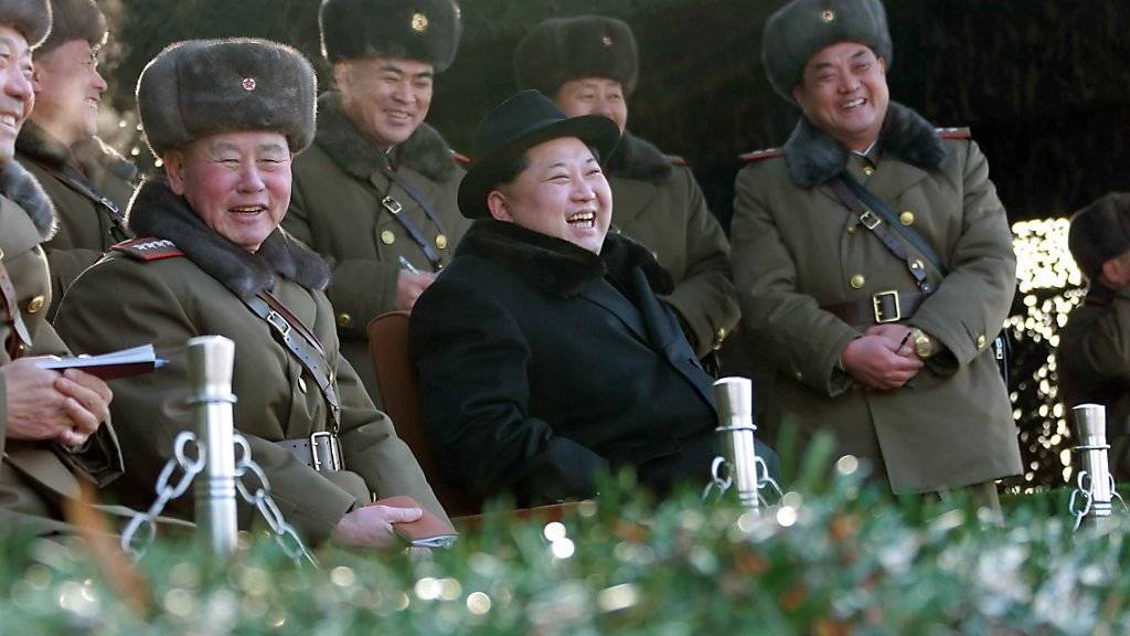 Kim Jong Un beaufsichtigt die Militärübung für einen Präventivschlag gegen Südkorea. (Archivbild)