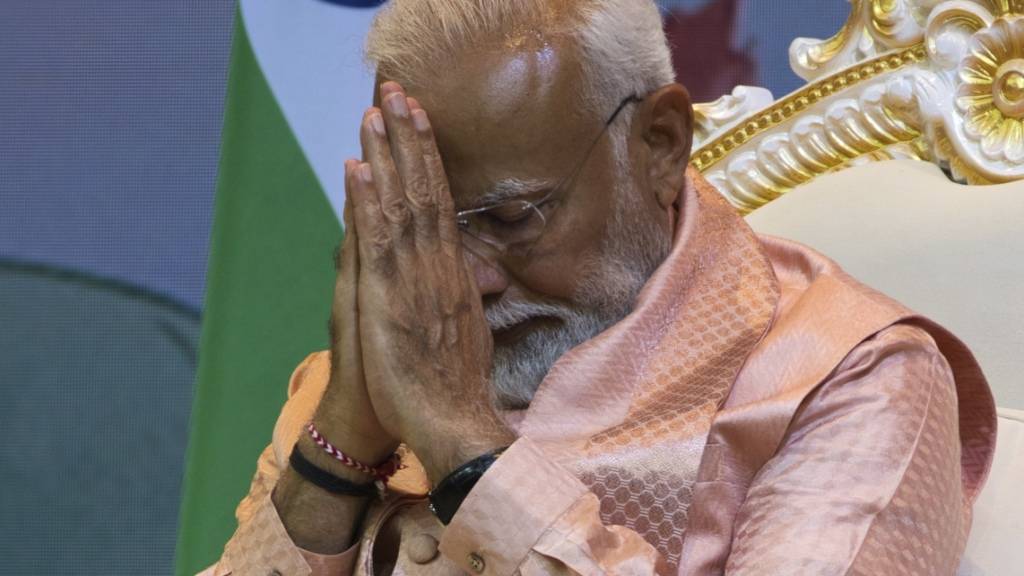 Narendra Modi, Premierminister von Indien, während einer Veranstaltung nachdem er zur Eröffnungszeremonie des ersten aus Stein gebauten Hindu-Tempels im Nahen Osten gekommen ist. Foto: Jon Gambrell/AP/dpa
