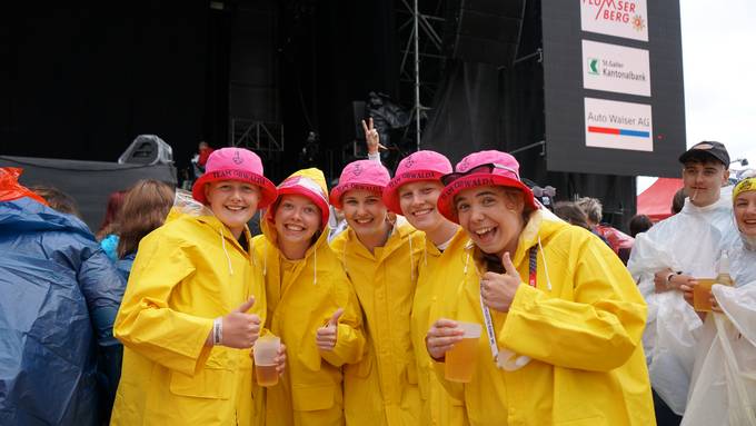 Hier vereinen tausende Schlagerfans Pellerinen und Party