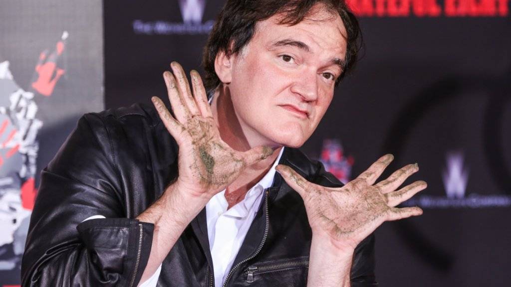 Quentin Tarantino hat sich vor dem Chinese Theatre die Hände schmutzig gemacht - allerdings zu seinen Ehren.