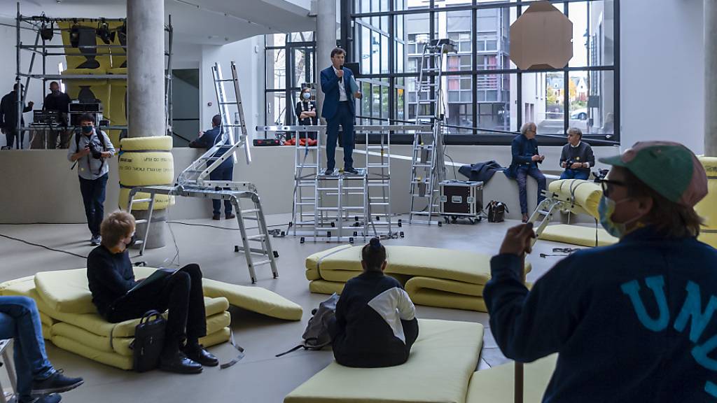 Das Haus für Gegenwartskunst des Kunstmuseums Basel richtet sich für Joseph Beuys als Happening-Baustelle ein.