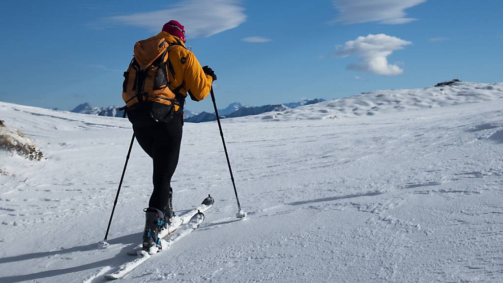Skitouren wollen gut vorbereitet sein - vor allem wegen der Lawinengefahr. (Symbolbild)
