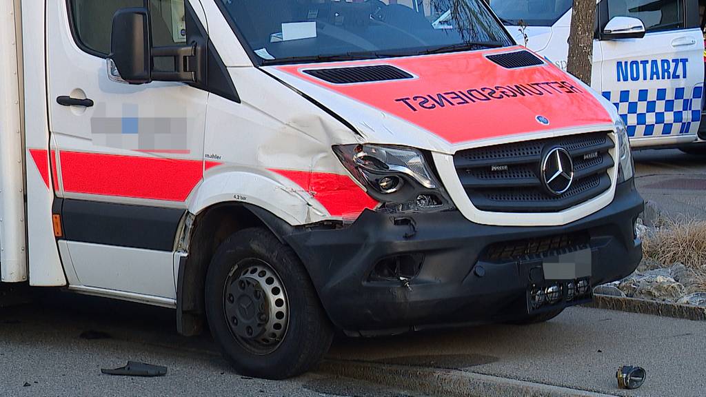 Hütten (ZH): Leichtverletzter bei Unfall mit Rettungswagen