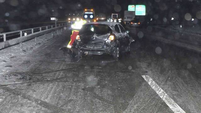 Schneechaos auf Schweizer Strassen