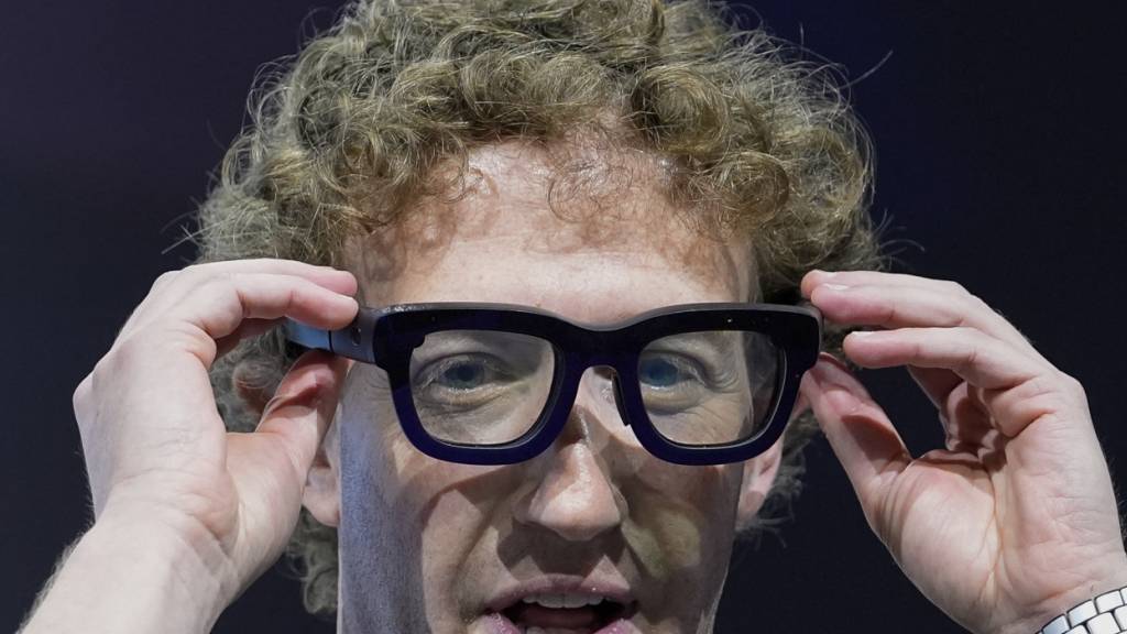 Die Orion-Brille von Meta, präsentiert von Mark Zuckerberg. (Archivbild)