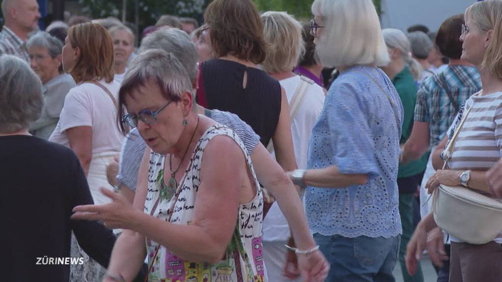 Musik kennt kein Alter: Junge lernen Ländler – und Senioren feiern zur Disco