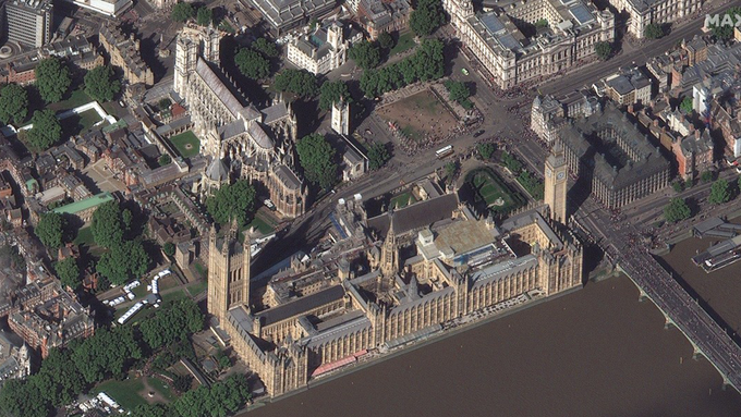Satellitenbilder zeigen, wie viele Menschen wirklich für die Queen anstehen 