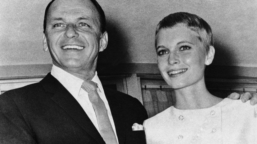 Ein Heiratsantrag-Ring von Frank Sinatra (links) wird in den USA versteigert werden. (Archivbild von 1966).