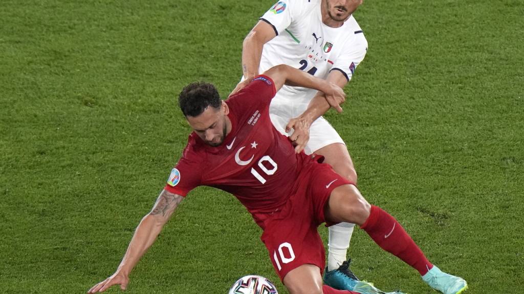 Hakan Calhanoglu und seine Kollegen enttäuschten beim 0:3 der Türkei im Auftaktspiel gegen Italien