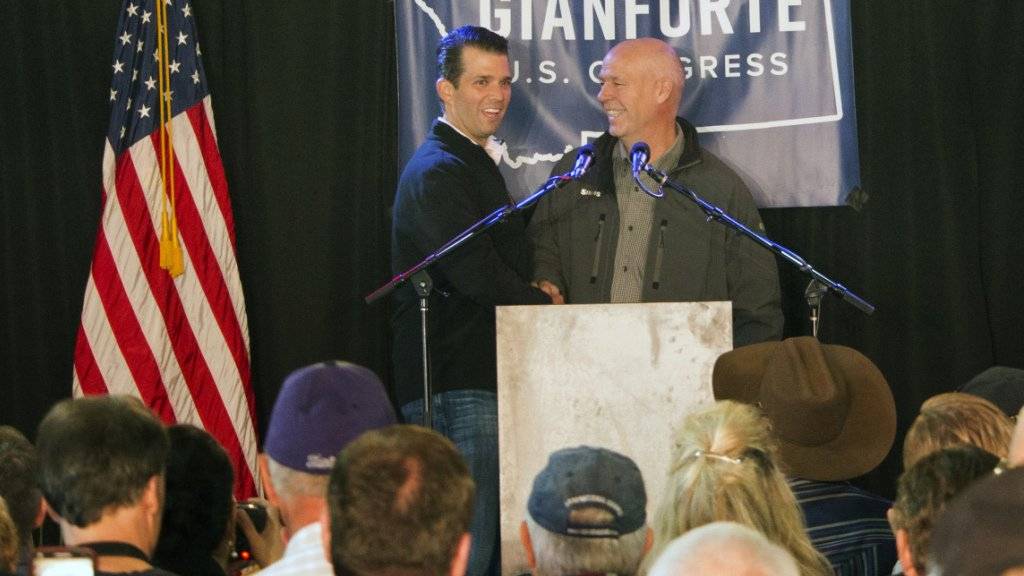 Kandidat Greg Gianforte (r) mit Wahlkampfunterstützer Donald Trump Jr