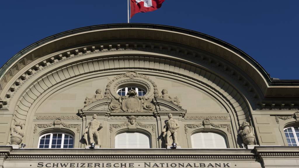 Die Schweizerische Nationalbank (SNB) dürft den Leitzins bei der nächsten Zinsentscheidung am Donnerstag konstant lassen. (Symbolbilder)