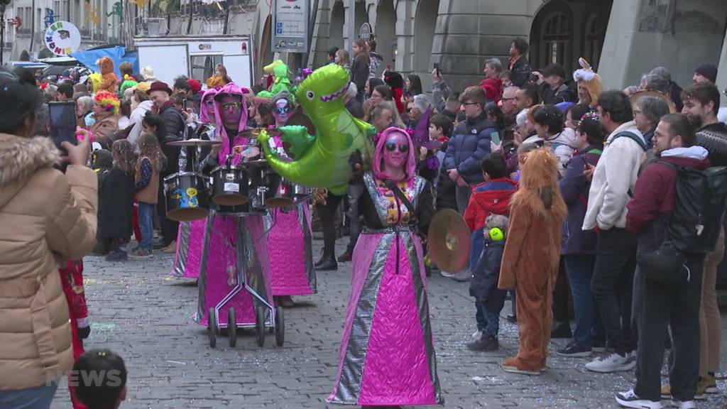 Grosser Fasnachtsumzug in Bern: Tausende Bernerinnnen und Berner ziehen durch die Gassen