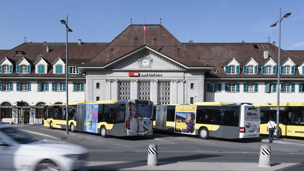 Ein Teil der Busse soll vom Thuner Bahnhofplatz verschwinden. (Archivbild)