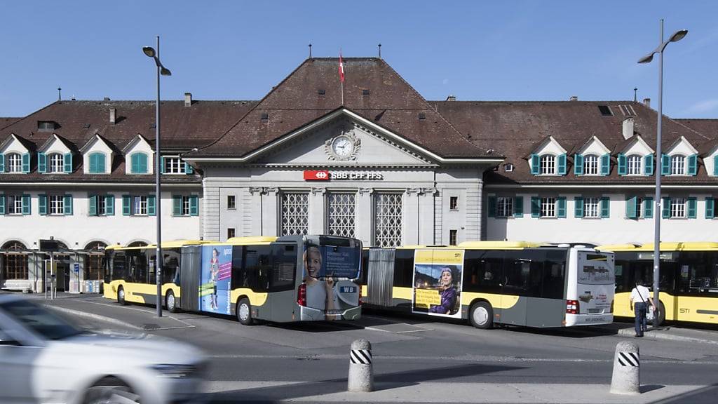 Ein Teil der Busse soll vom Thuner Bahnhofplatz verschwinden. (Archivbild)