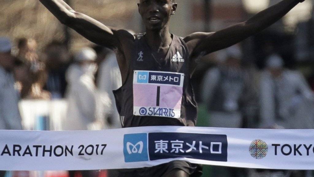 Trotz verpasstem Weltrekord freut sich der Kenianer Wilson Kipsang über seinen Sieg beim Tokio-Marathon