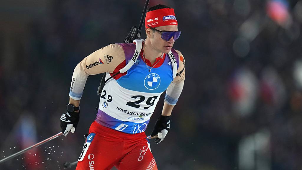 Der Nassschnee spritzt beim Stockeinsatz weg: Niklas Hartweg am Samstag im WM-Sprint