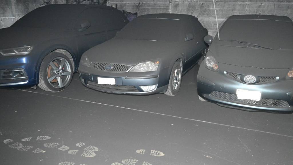 An der Tiefgarage sowie den eingestellten Fahrzeugen entstand Sachschaden von mehreren hunderttausend Franken.