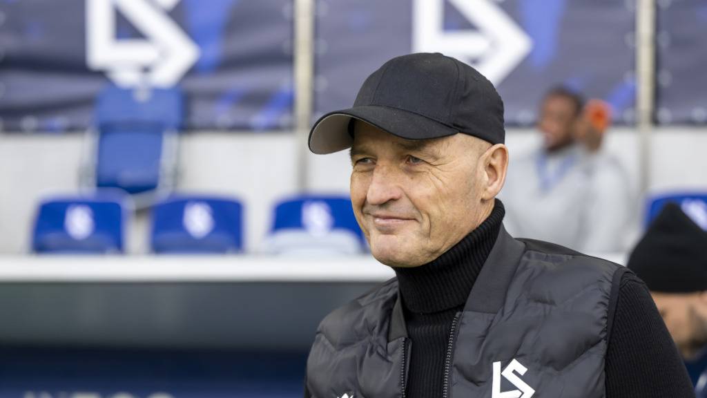Lausannes Trainer Peter Zeidler wartet mit seinem Team in der heimischen Super League seit fünf Partien auf einen Sieg