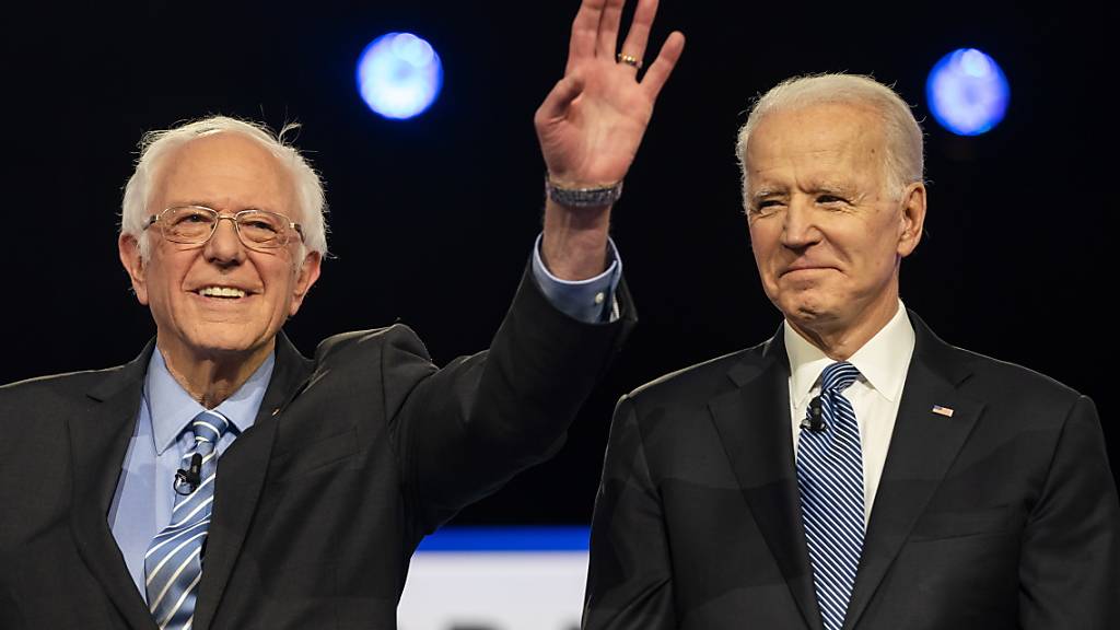 Senator Bernie Sanders (links) hat Joe Biden (rechts) offiziell seine Unterstützung für die Präsidentschaftswahlen in den USA zugesichert. Biden ist der einzige verbleibende Bewerber für das Amt.