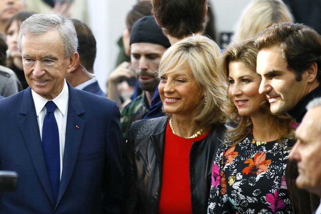 Bernard Arnault und Ehefrau Helene Mercier mit Mirka und Roger Federer in Paris. (Bild: Keystone/AP/Francois Mori)
