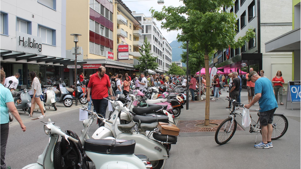 Das Vespatreffen zieht Jahr für Jahr hunderte Zweiradfahrer an (Bild: vespadeluxe.ch)
