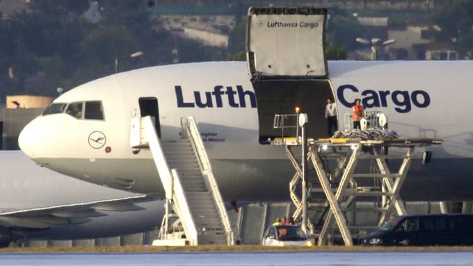 Lufthansa schickt 80 Tonnen Obst und Gemüse nach Grossbritannien 