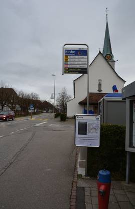 Fahrplan-Anzeigetafel zeigt in Echtzeit, wann der nächste ...