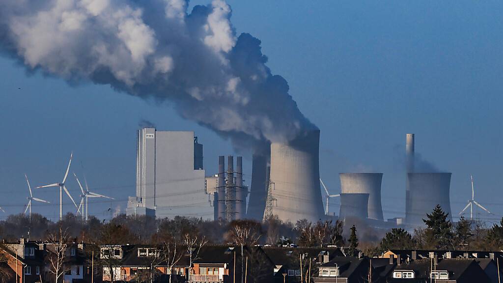 Das Kraftwerk Neurath bei Pulheim in Nordrhein-Westfalen ist ein mit Braunkohle betriebenes Grundlastkraftwerk. (Archivbild)