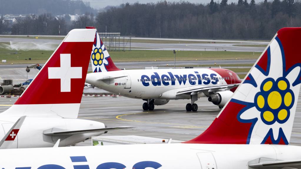 Zwei Flugzeuge der Gesellschaft Edelweiss brachten am Samstag über 400 Passagiere aus dem Oman in die Schweiz.